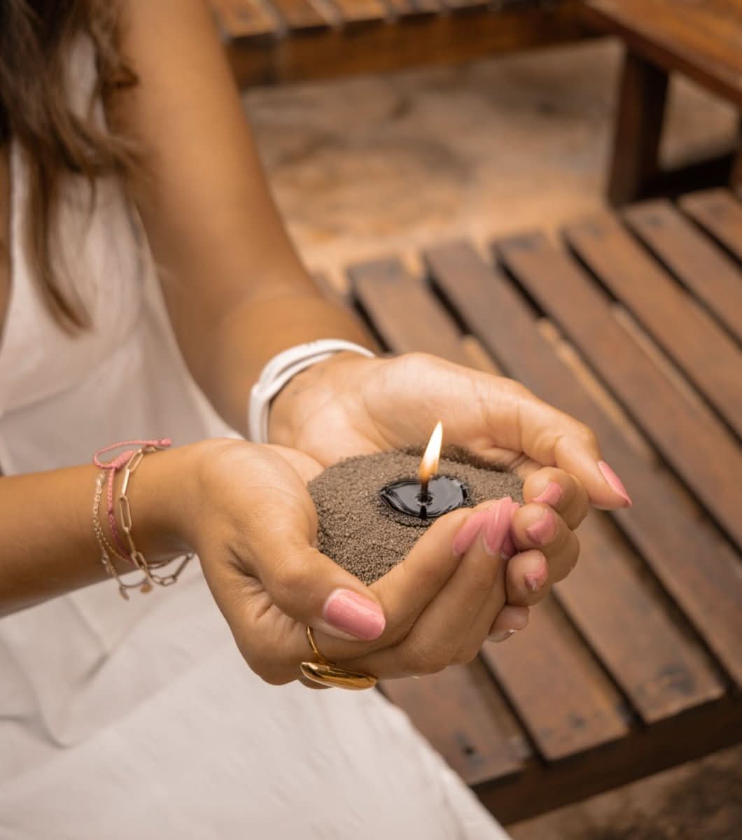 Cera 100% vegetal. Su flama limpia no produce humo ni hollín. Libre de aromas y tóxicos